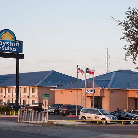 Days Inn & Suites By Wyndham Laredo Kültér fotó